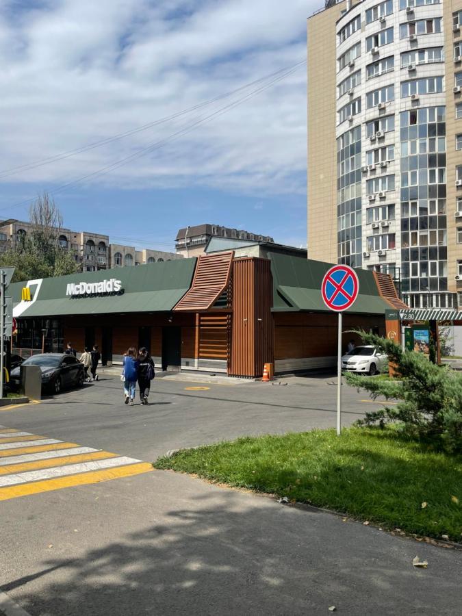 Уютная Квартира В Самом Сердце Алматы Almati Kültér fotó